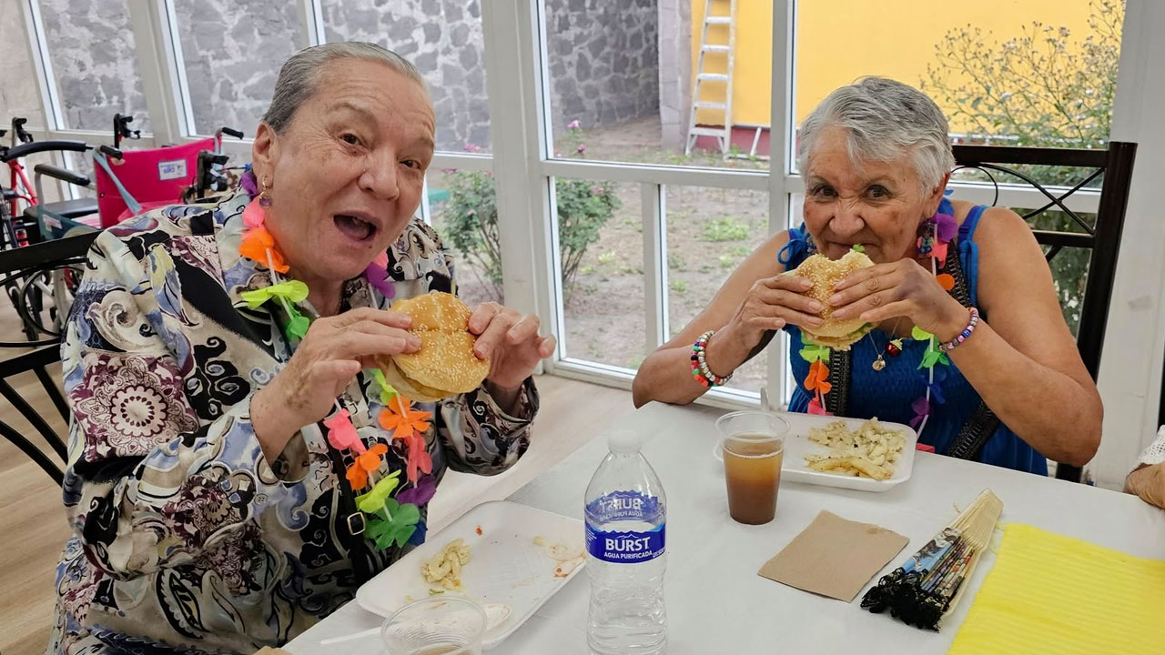 fiesta hawaiana dia madres 2025 2