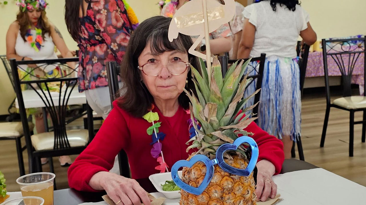 fiesta hawaiana dia madres 2025 4