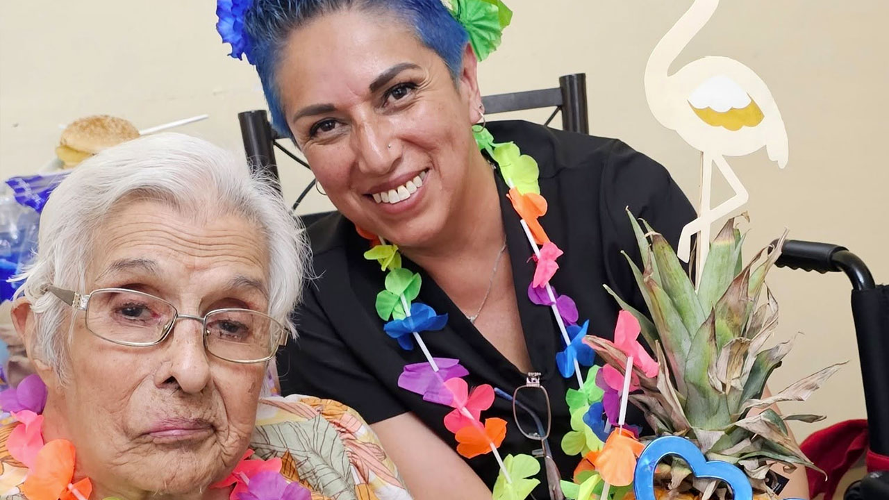 fiesta hawaiana dia madres 2025 6